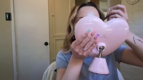 lilly_adams88 online show from April 7, 10:23 pm