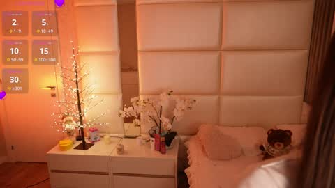 Lilly Colins online show from February 25, 7:23 pm