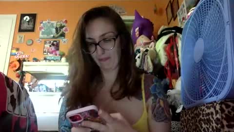 hi guys im back on here 3 online show from October 1, 7:19 pm