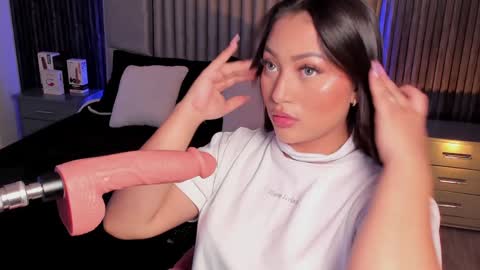 Lilly Ortiz online show from December 13, 8:25 pm