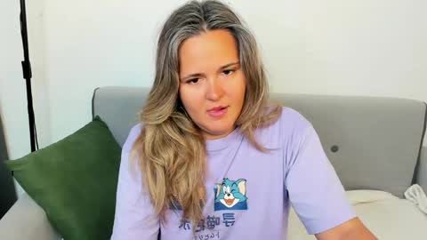 Lily online show from June 9, 1:38 am