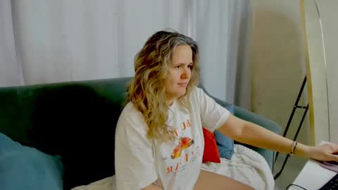 Lily online show from April 17, 8:05 am