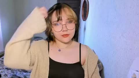 Lily online show from March 31, 9:09 am