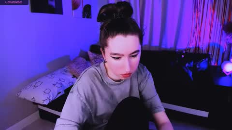 LILY online show from February 15, 8:02 am