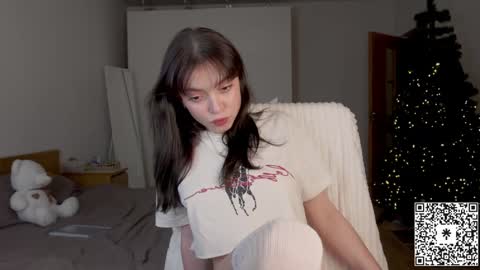 Lily   online show from December 11, 4:20 pm