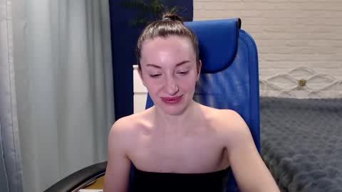 Lily online show from April 21, 8:21 am