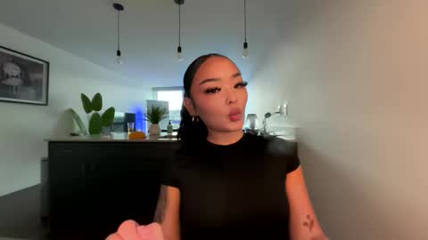 lilypowpow online show from March 19, 12:59 am