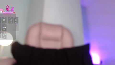 lilyred_ online show from July 7, 7:23 am