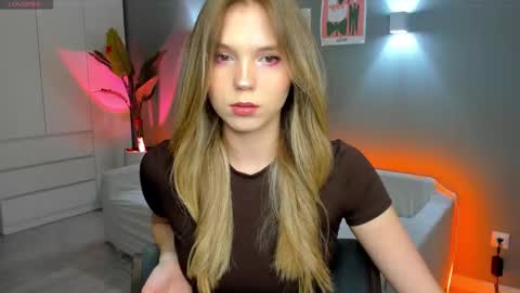 Lina online show from February 5, 1:03 pm