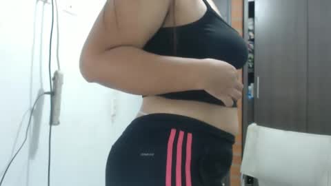 iiisabella online show from December 11, 7:31 am