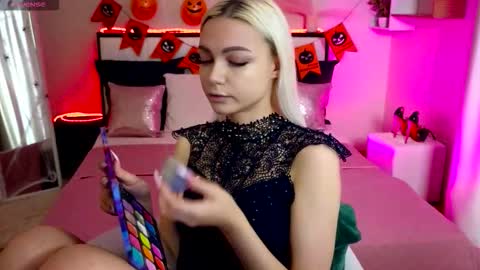 I am Lina online show from October 28, 1:50 pm