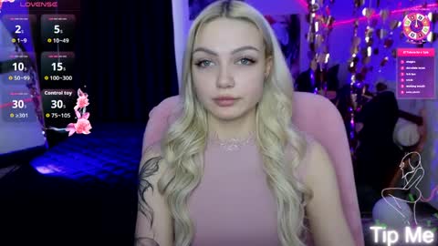 I am Lina online show from April 14, 10:04 am