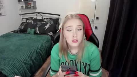 Lina online show from September 15, 9:55 pm