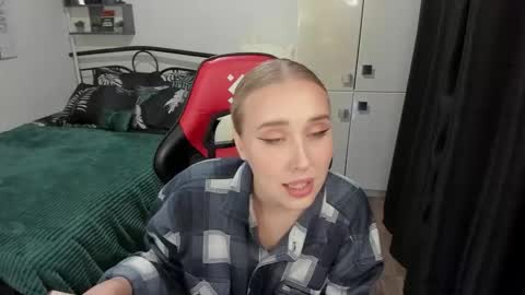 Lina online show from September 18, 9:35 pm