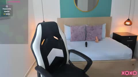 L I N D A online show from February 7, 1:58 am