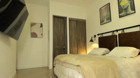 Nia  online show from February 1, 4:22 pm