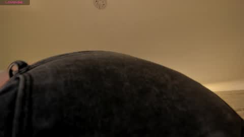 Lindsey Moss online show from January 12, 4:10 am