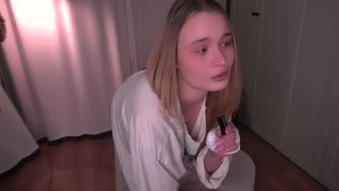 Elisabeth or Lisa online show from March 14, 8:32 pm