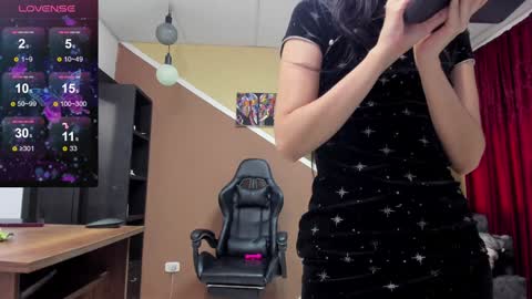 Lisa Gray Independent Model online show from February 4, 8:28 pm