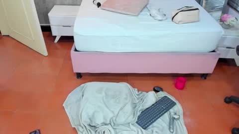 L I S S A  online show from February 21, 6:36 am