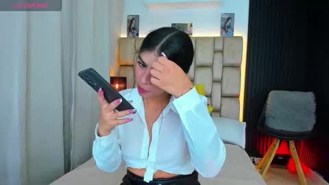 Sophie ---- connected from 1400 to 2100 Colombia time online show from February 25, 8:40 pm