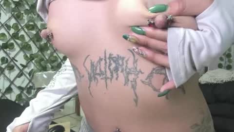 Mia online show from March 21, 11:04 am