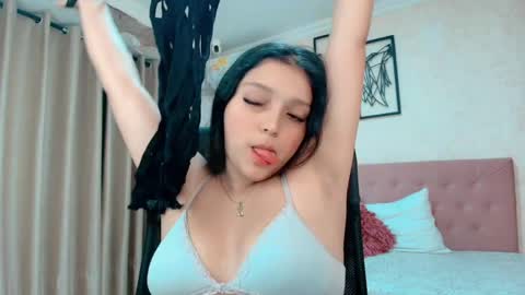 Sarahs Room online show from April 14, 12:43 am