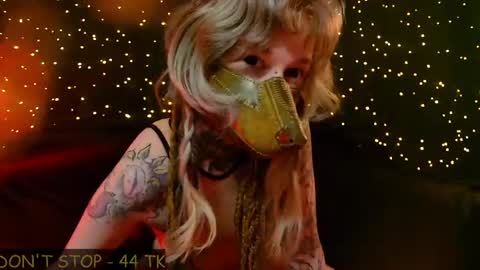 Niki  free tg channel with some photos gifs and info about streams  online show from April 16, 11:40 pm