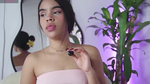 littletammy_ online show from October 1, 1:49 pm