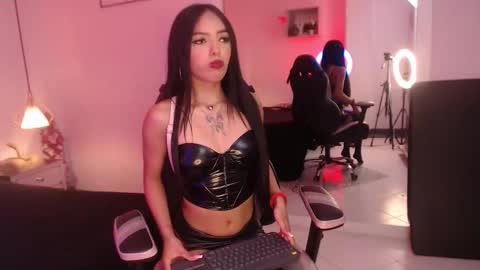 Nicky online show from February 11, 8:32 pm