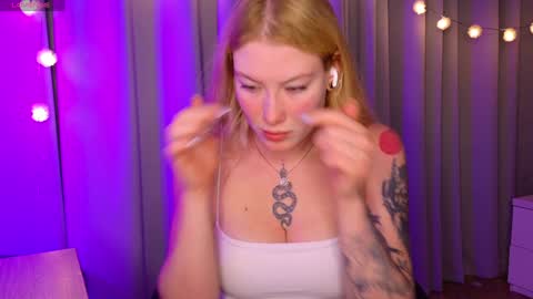 Liv 3 online show from February 4, 1:38 pm