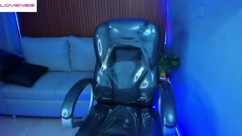 LIZ online show from April 28, 2:27 am