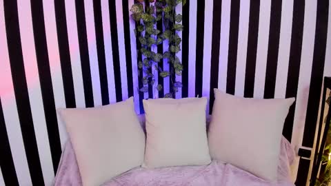 Liz  online show from September 29, 12:10 pm