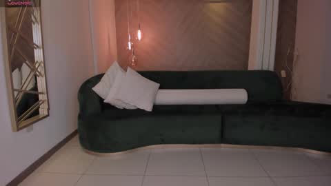 Lizzi  online show from September 8, 8:30 pm