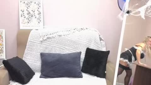 Lizzy online show from November 2, 5:33 am