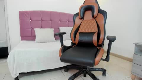 lizzie_williamss online show from March 23, 8:31 am