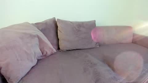 Emi online show from February 3, 3:04 am