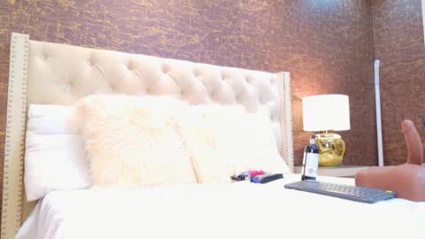  LOANA  online show from March 5, 6:48 pm