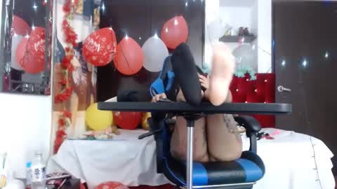 lola_fiery online show from December 10, 11:51 pm