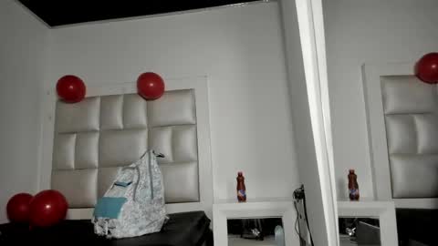 lola_js online show from April 29, 11:57 am