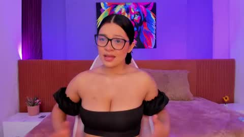 lola_sweeet18 online show from July 9, 10:50 am