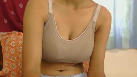 lolaa online show from October 3, 7:35 am