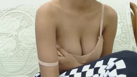 lolaa online show from February 10, 5:30 pm