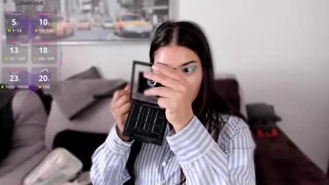 lolaasmith_21 online show from March 8, 1:04 pm