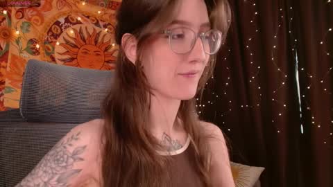 lolami_ online show from April 2, 7:39 am