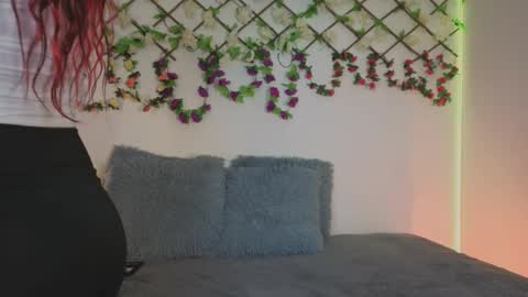  Lola  online show from January 10, 11:20 pm