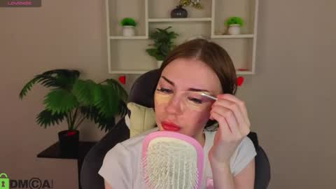 Lola online show from February 17, 9:30 am