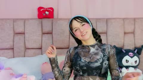 Lola online show from January 9, 1:59 pm