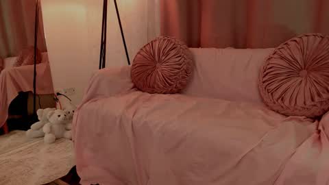 Lolly  online show from October 31, 9:13 am