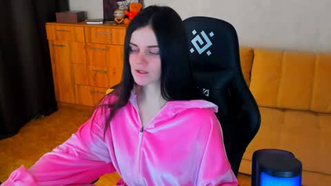 Lora Cain online show from January 13, 5:55 pm